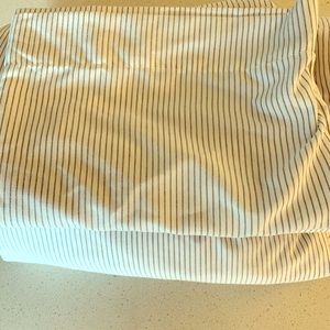 White & light grey pinstripes Twin Size sheet Set